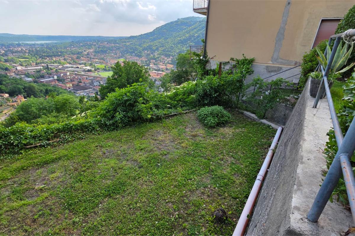 Appartamento su due livelli a Castelmarte
