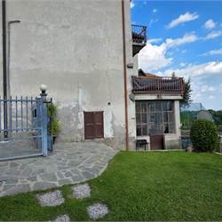 Appartamento su due livelli a Castelmarte