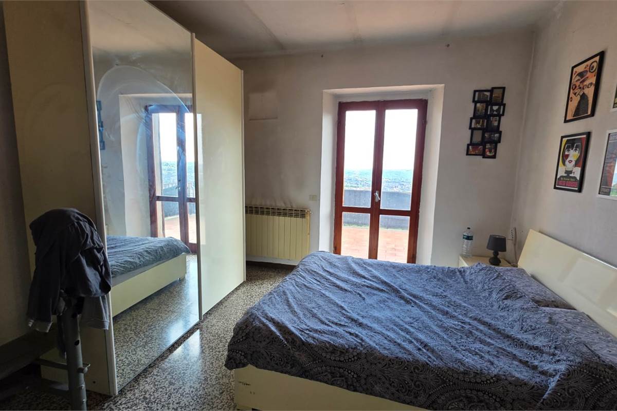 Appartamento su due livelli a Castelmarte