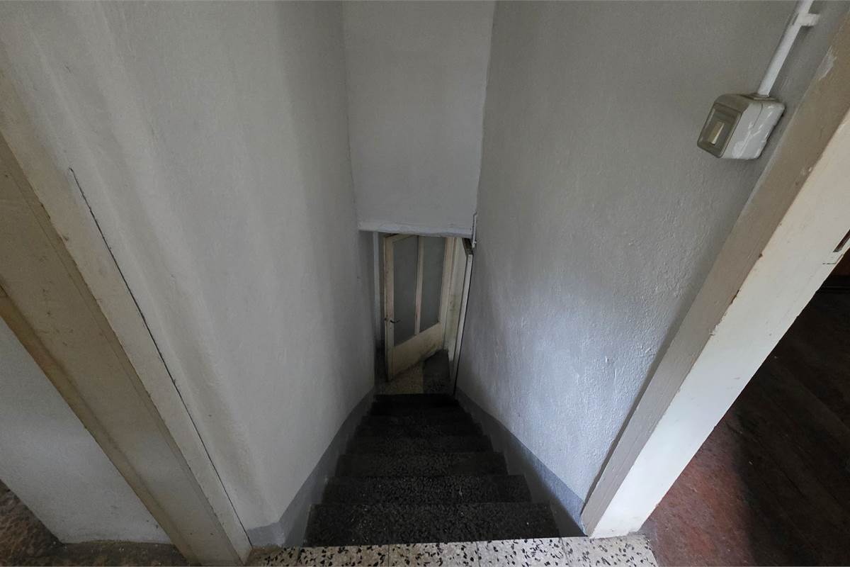 Due rustici da RISTRUTTURARE a Laglio