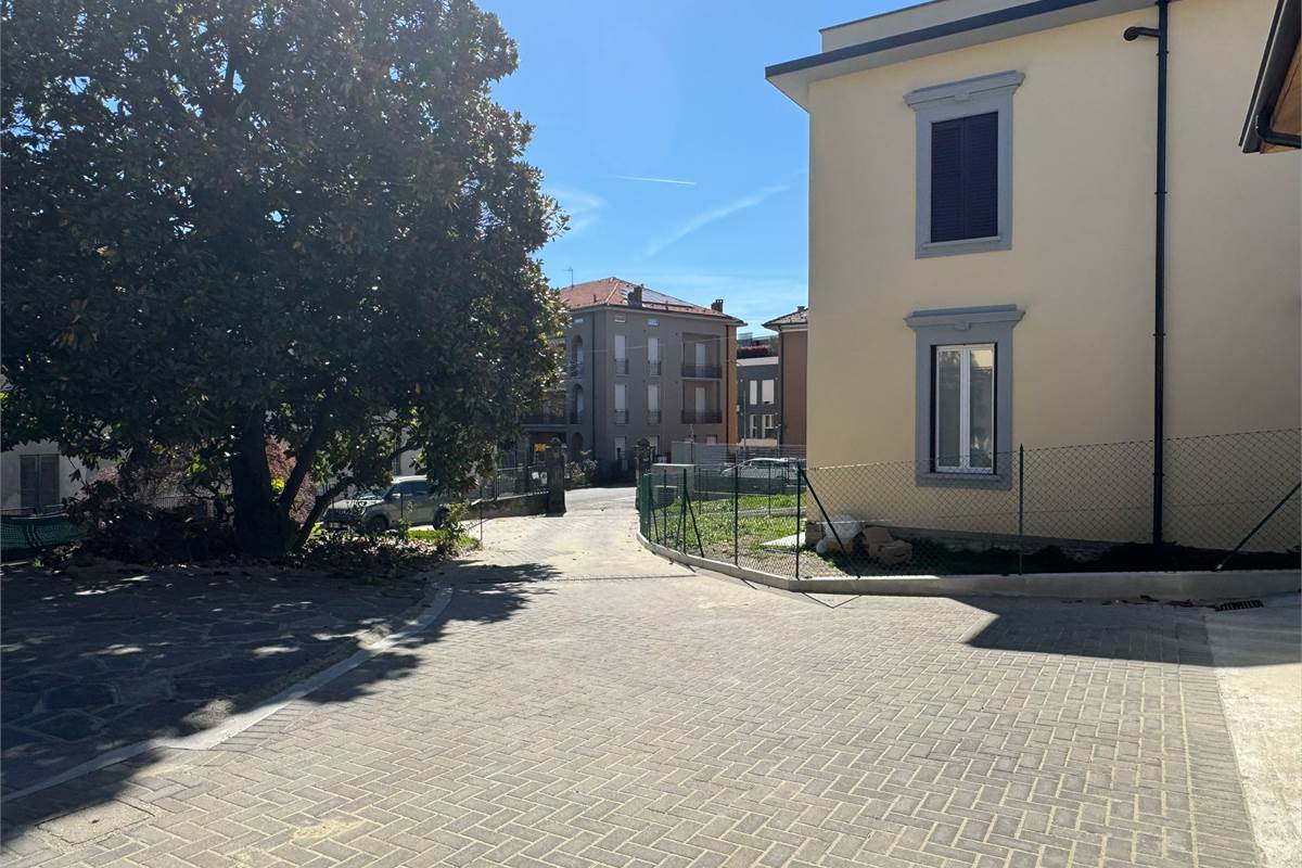 Signorile quadrilocale ARREDATO con box doppio