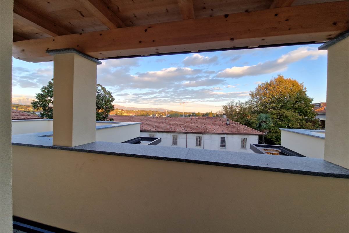 Signorile quadrilocale ARREDATO con box doppio