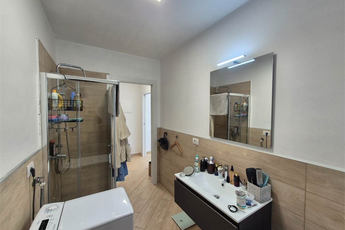 Signorile quadrilocale ARREDATO con box doppio