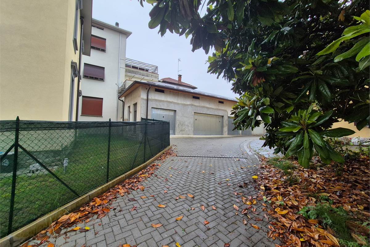 Signorile quadrilocale ARREDATO con box doppio