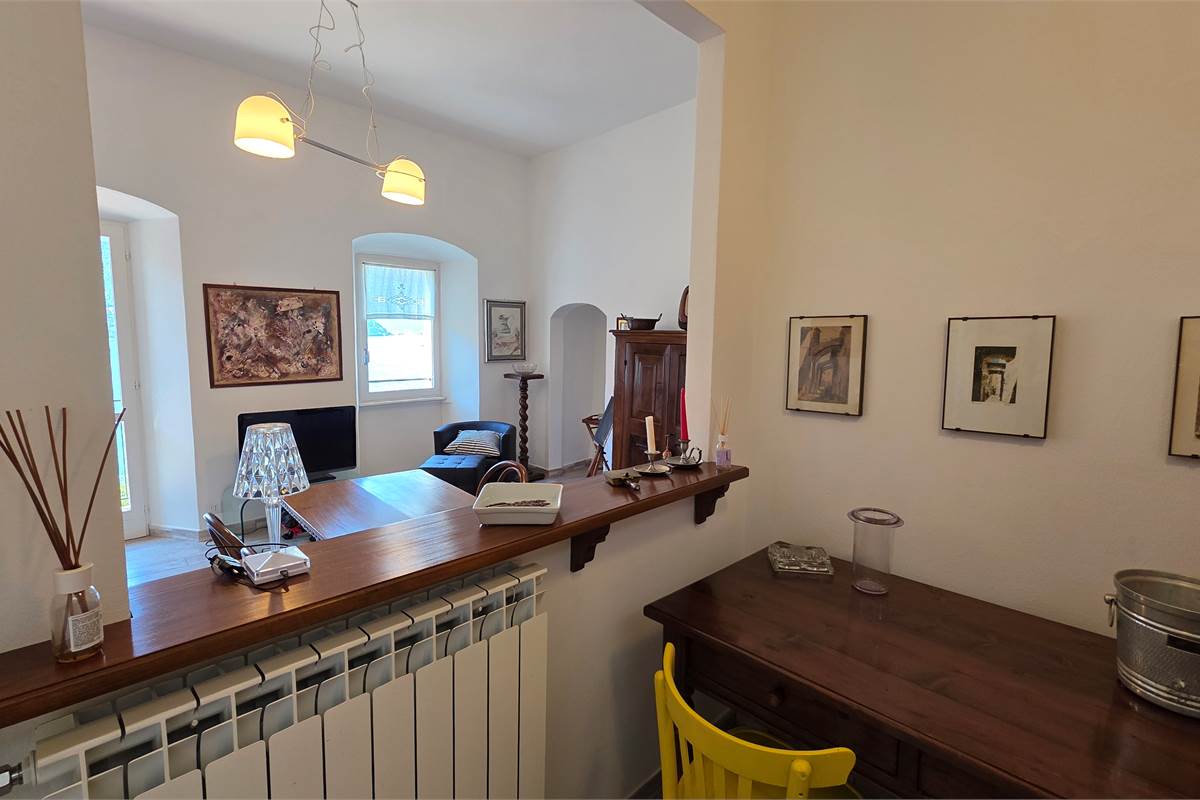 Trilocale con cantina a Moltrasio