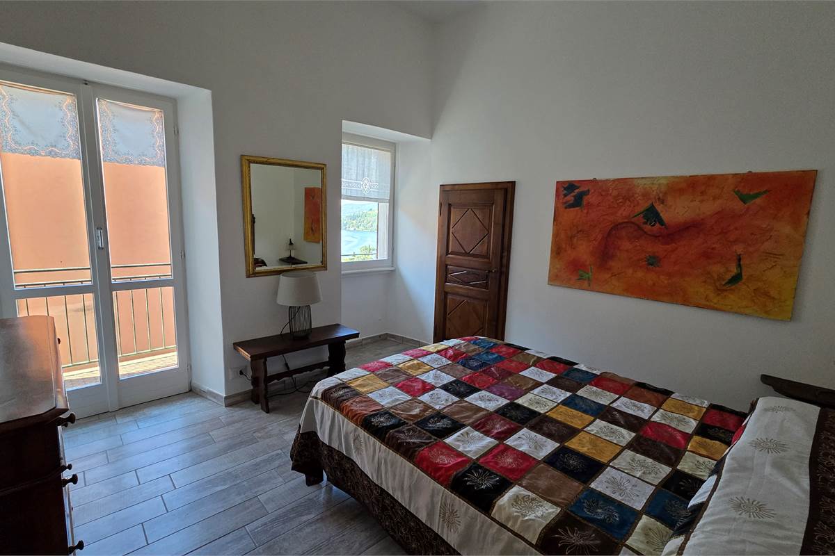 Trilocale con cantina a Moltrasio