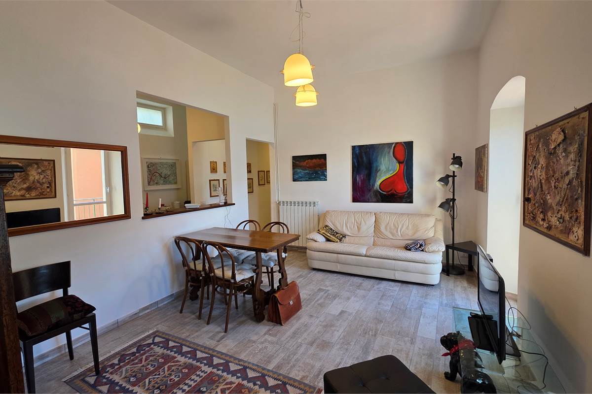Trilocale con cantina a Moltrasio