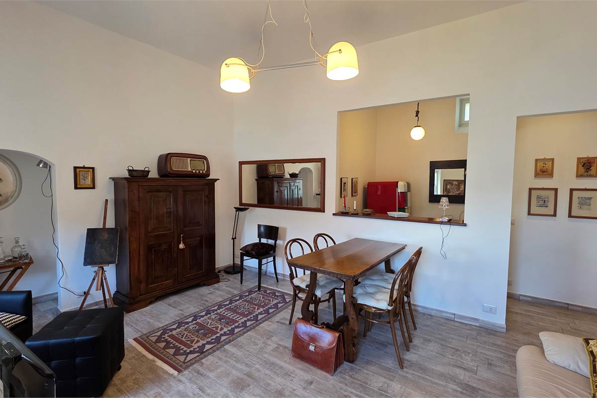 Trilocale con cantina a Moltrasio