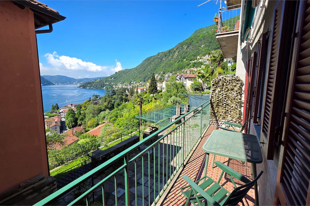 Trilocale con cantina a Moltrasio