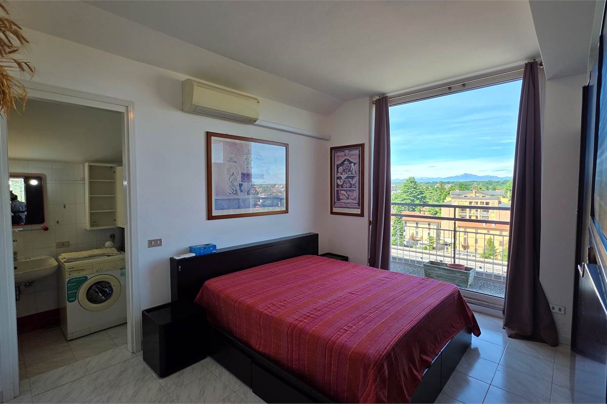 GALLARATE AMPIO MONOLOCALE CON TERRAZZO 