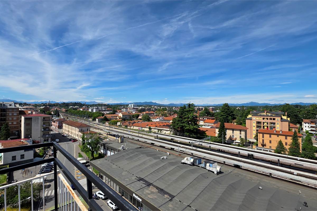 GALLARATE AMPIO MONOLOCALE CON TERRAZZO 