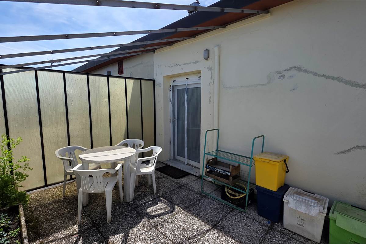 GALLARATE AMPIO MONOLOCALE CON TERRAZZO 