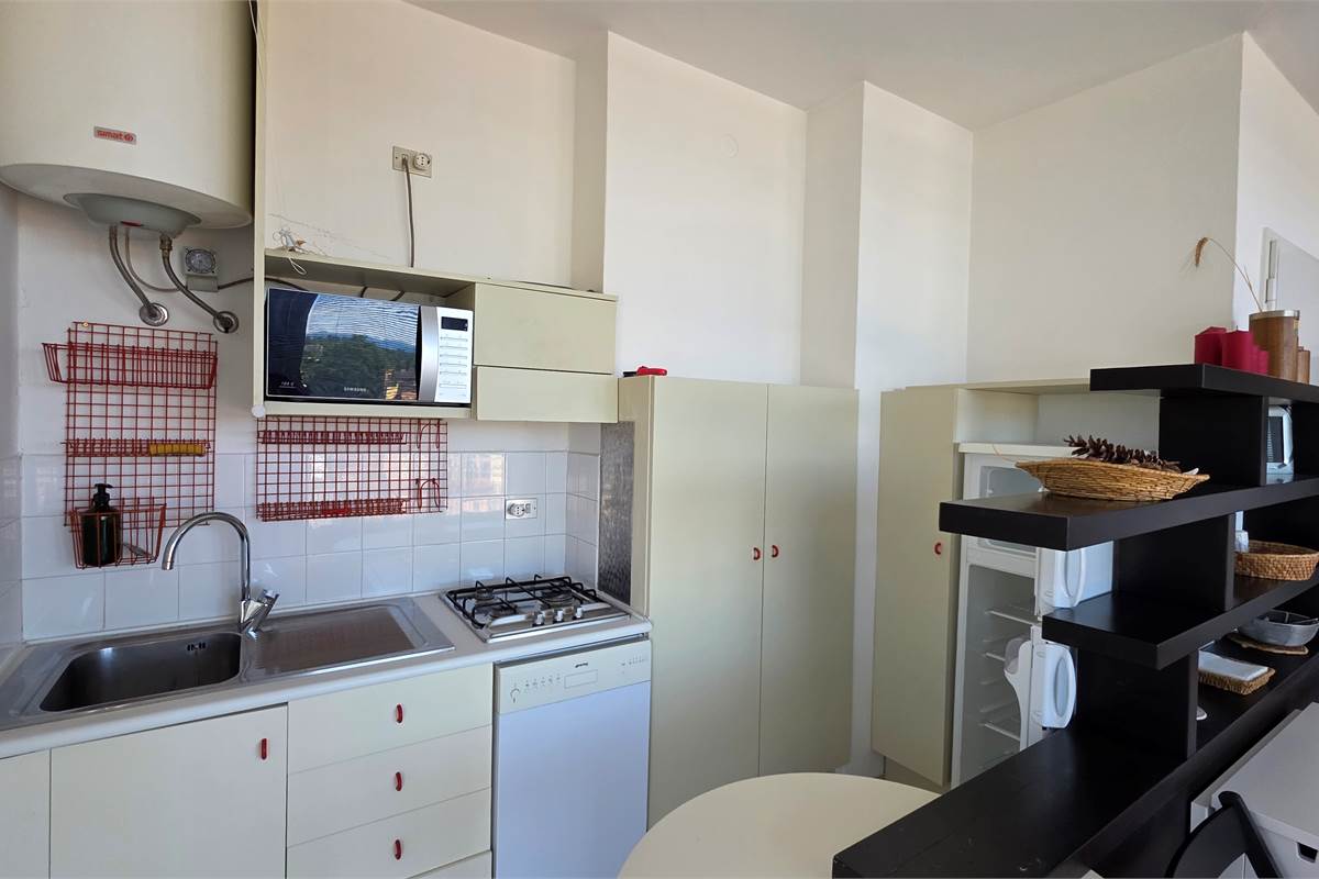 GALLARATE AMPIO MONOLOCALE CON TERRAZZO 