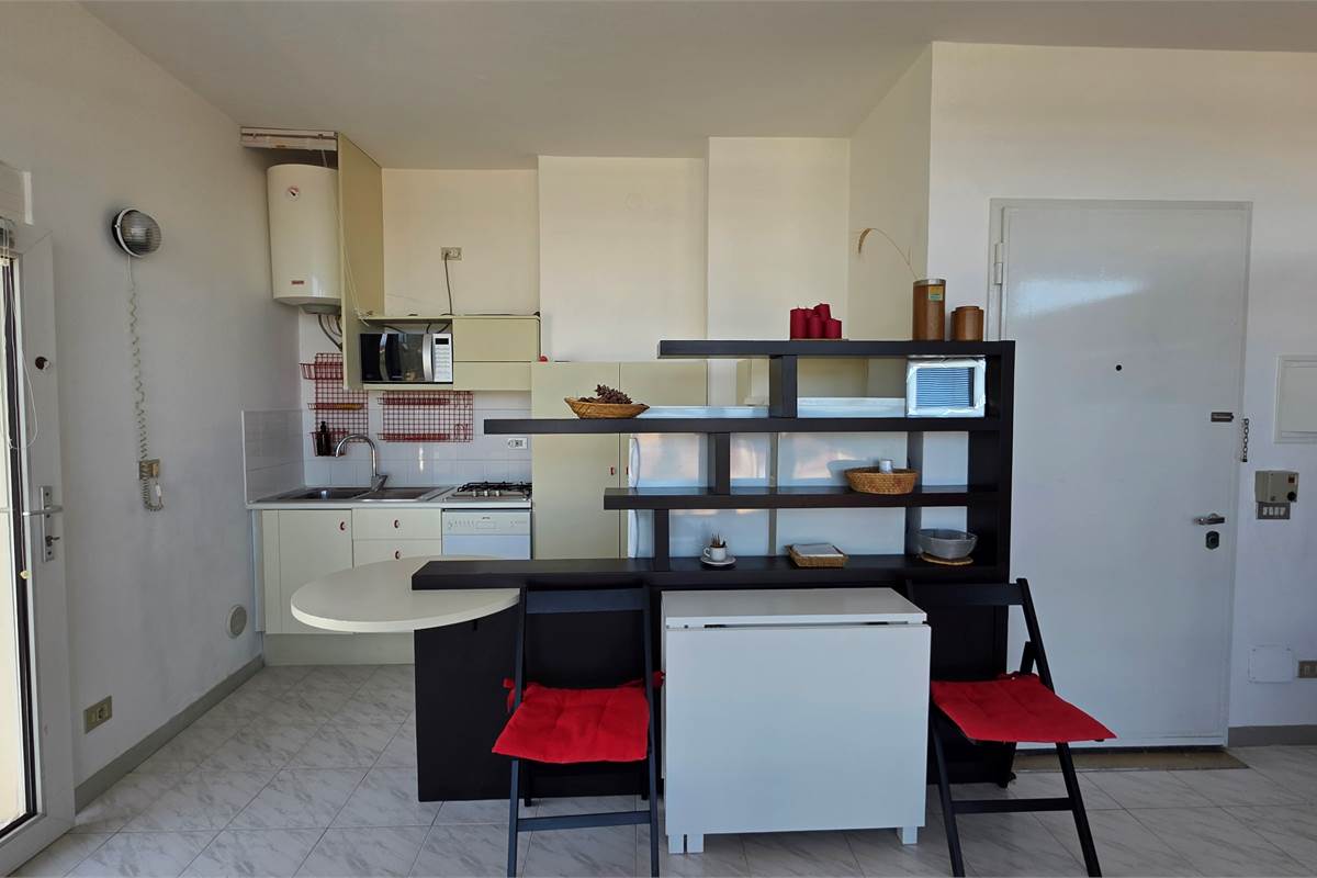 GALLARATE AMPIO MONOLOCALE CON TERRAZZO 