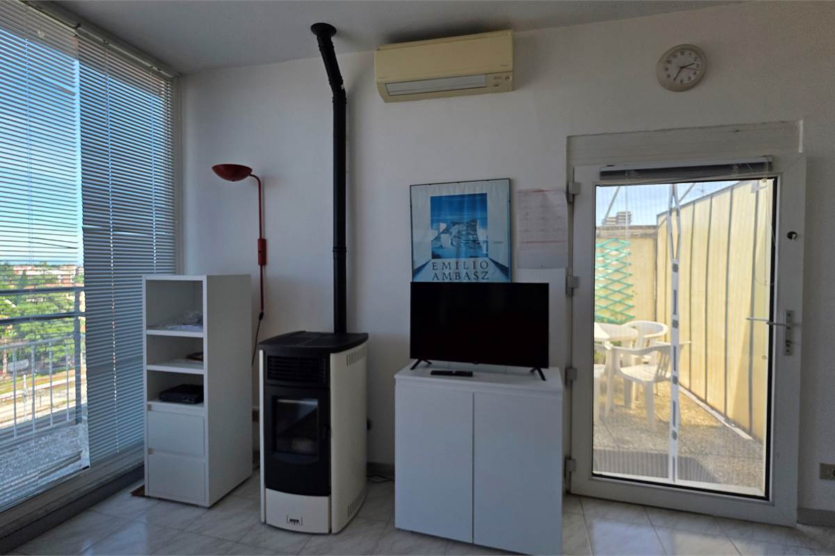 GALLARATE AMPIO MONOLOCALE CON TERRAZZO 