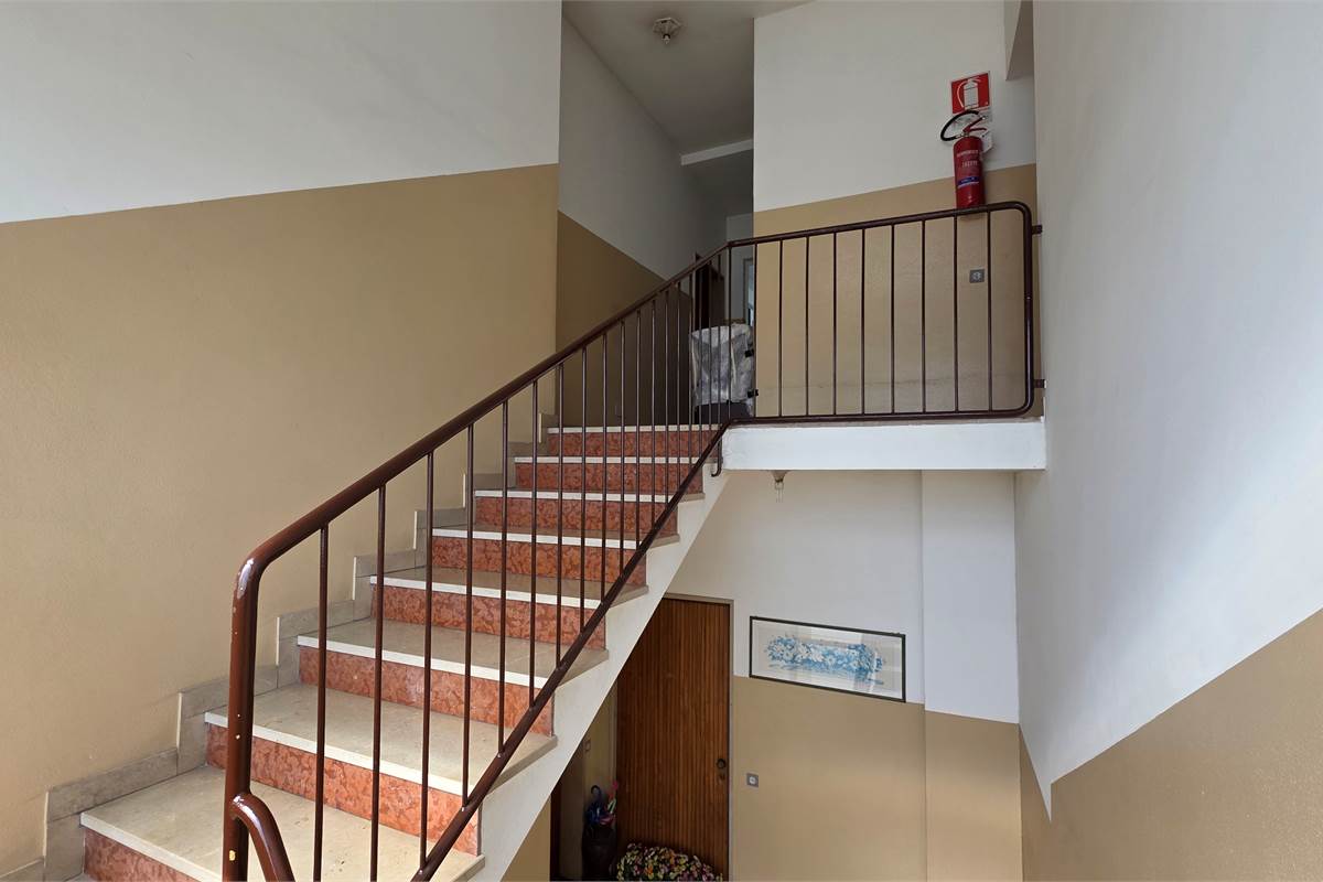GALLARATE AMPIO MONOLOCALE CON TERRAZZO 