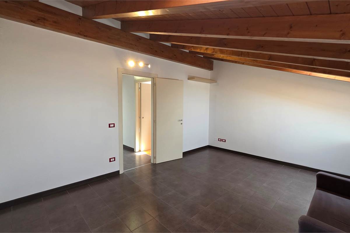 Villa a Schiera centrale a Ternate