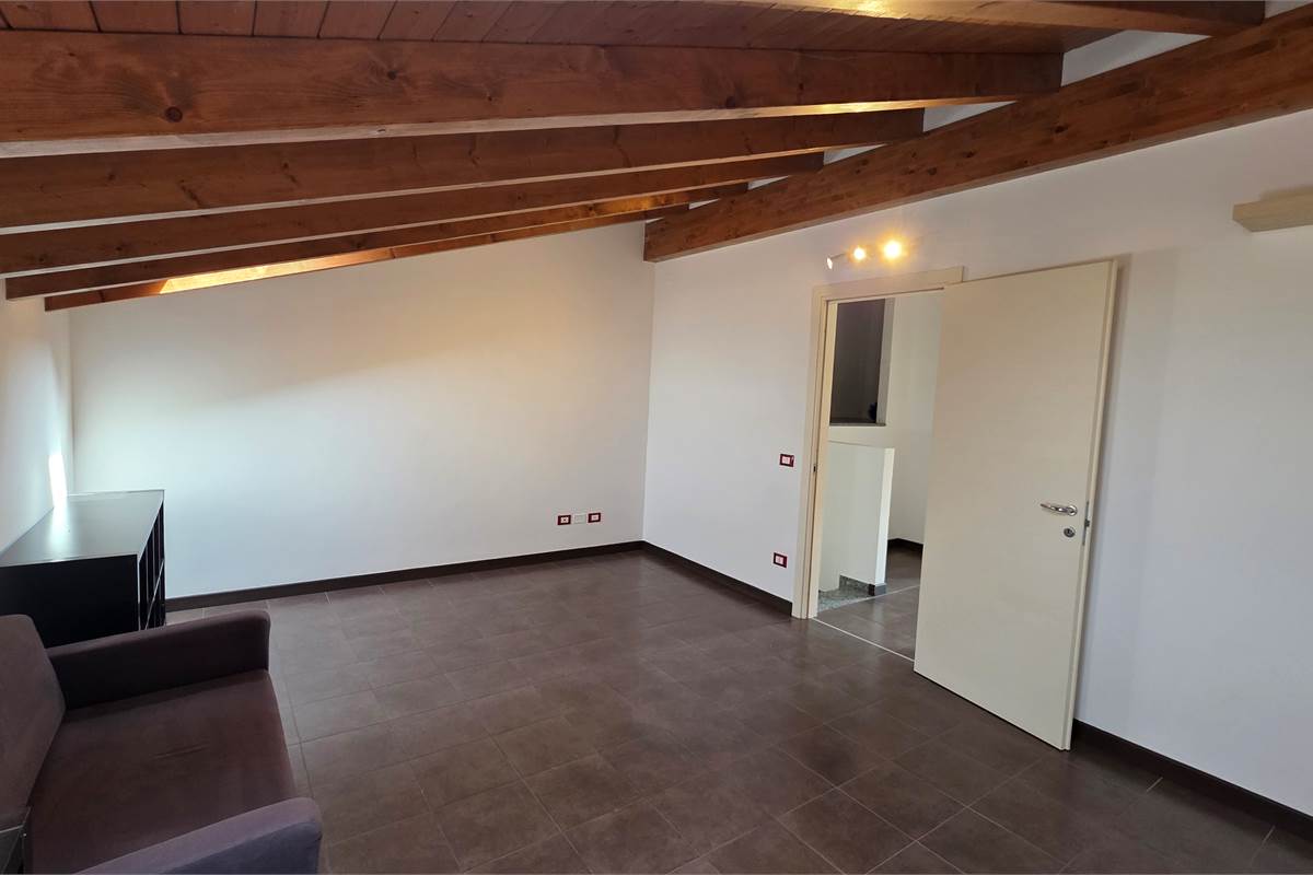 Villa a Schiera centrale a Ternate