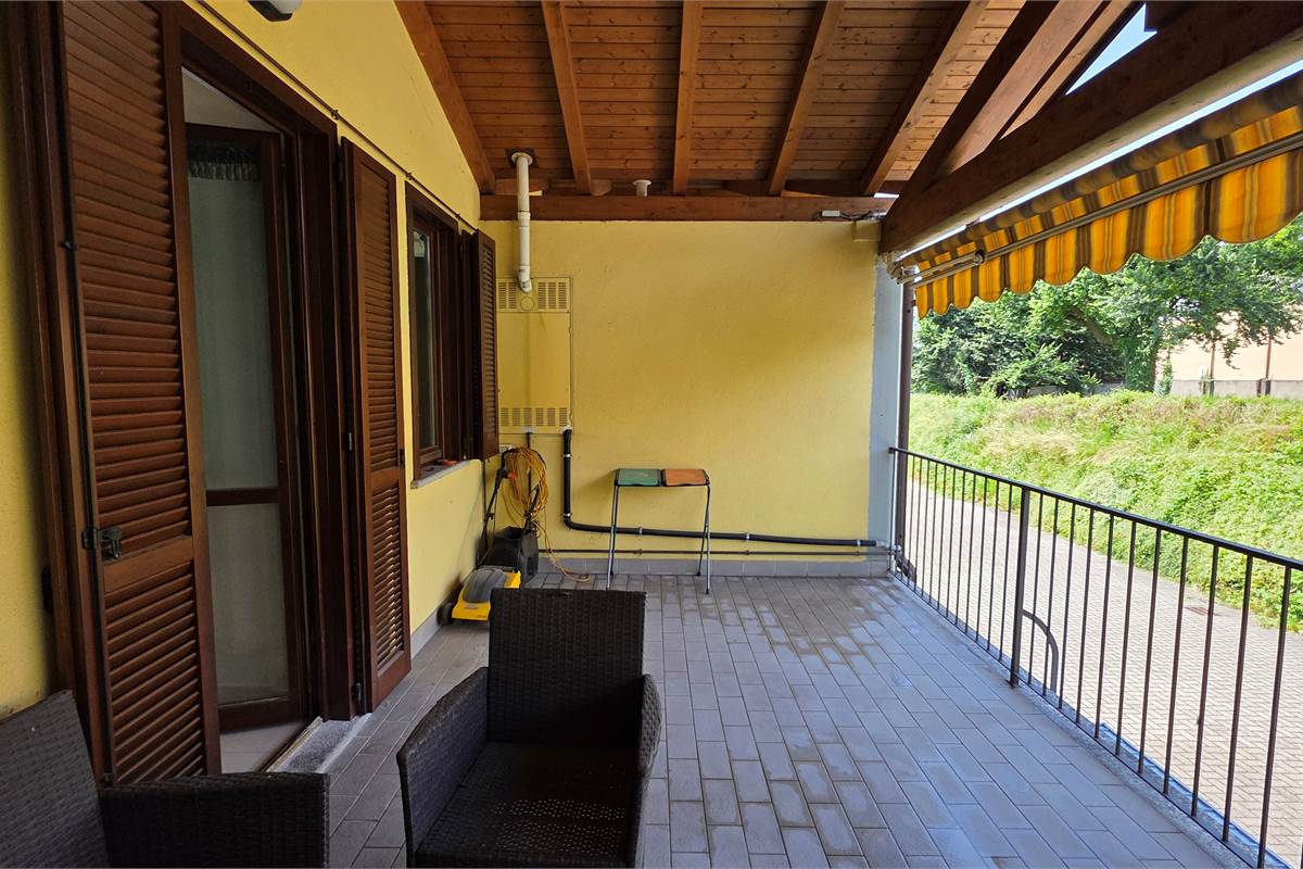 Villa a Schiera centrale a Ternate