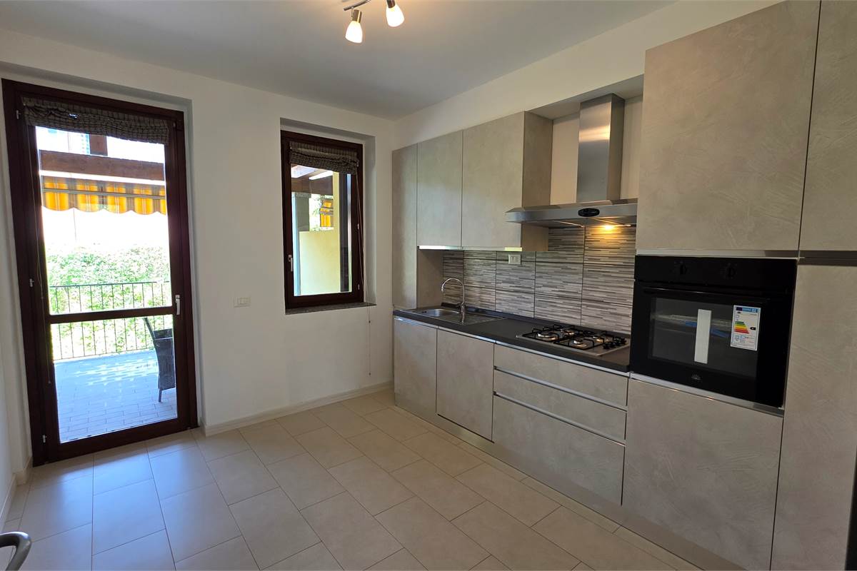 Villa a Schiera centrale a Ternate
