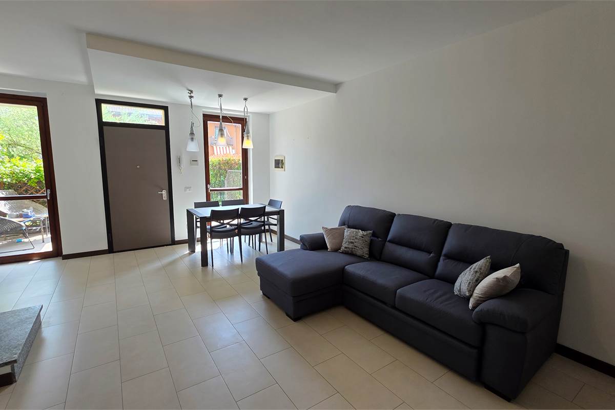 Villa a Schiera centrale a Ternate