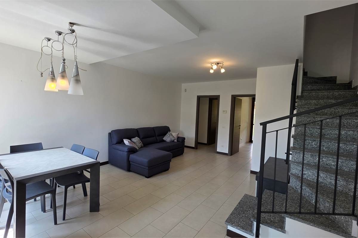 Villa a Schiera centrale a Ternate