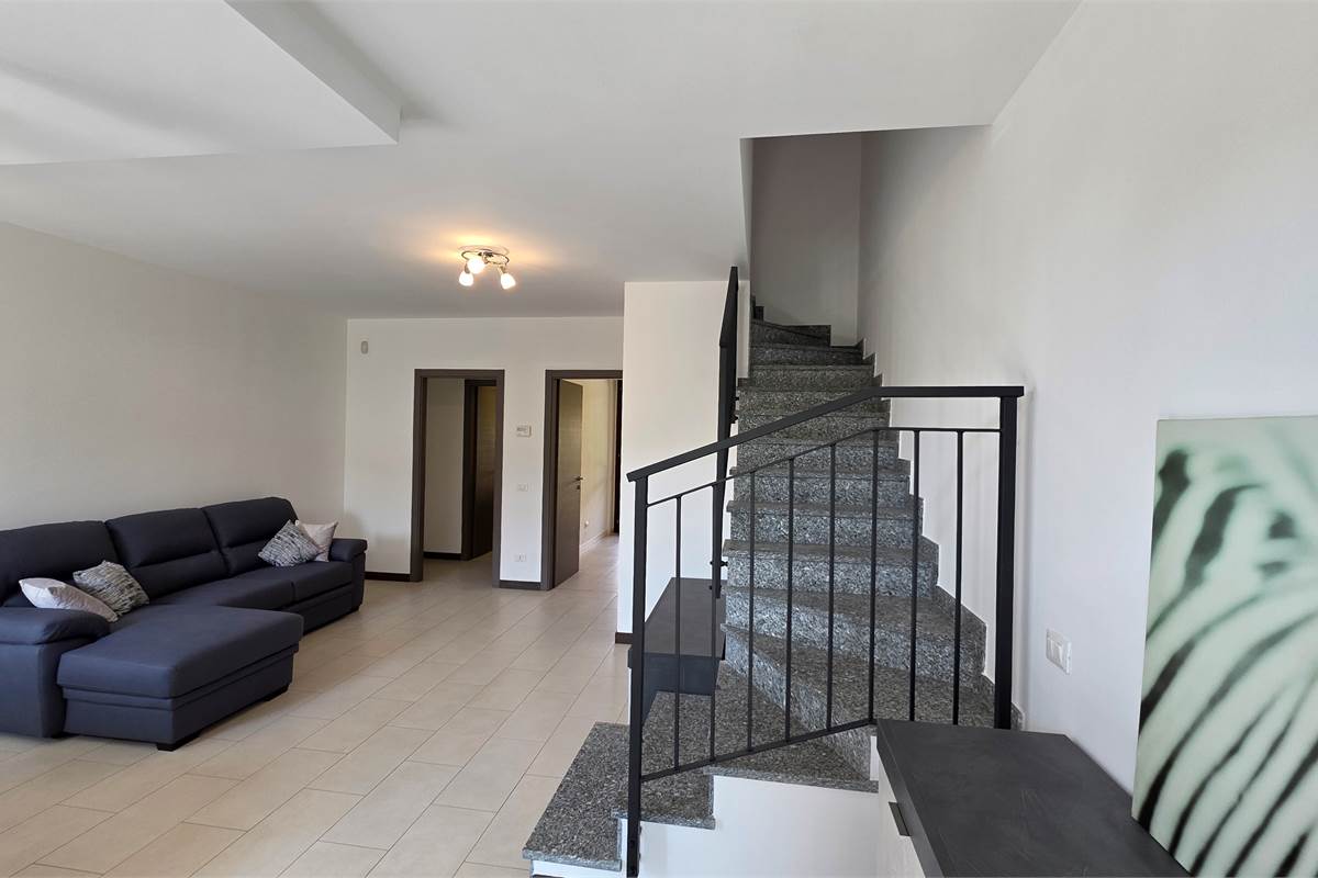 Villa a Schiera centrale a Ternate