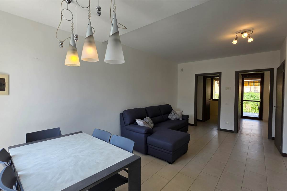 Villa a Schiera centrale a Ternate