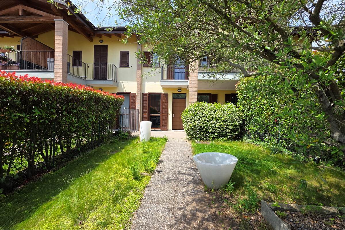 Villa a Schiera centrale a Ternate