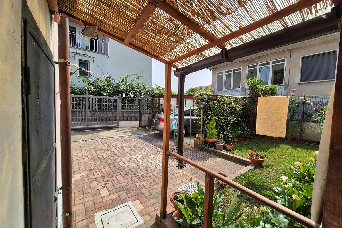 Villa singola con due appartamenti Cesano Maderno