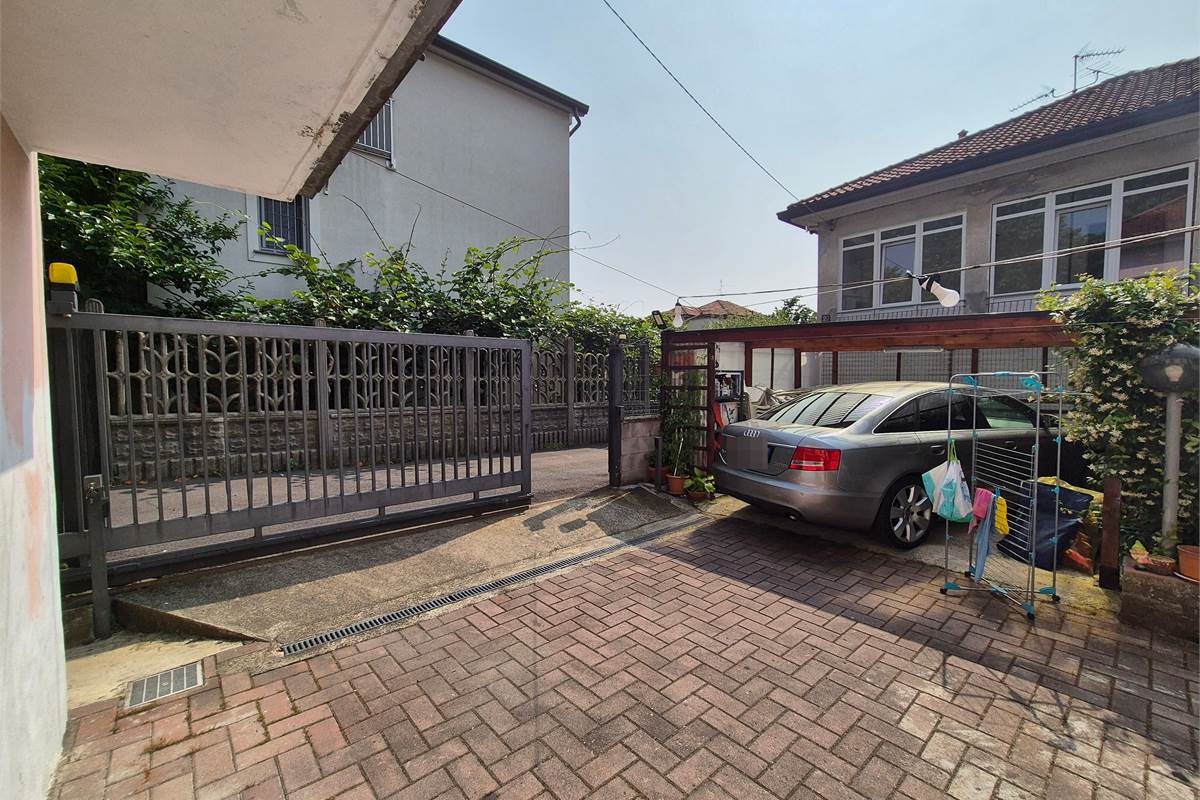 Villa singola con due appartamenti Cesano Maderno