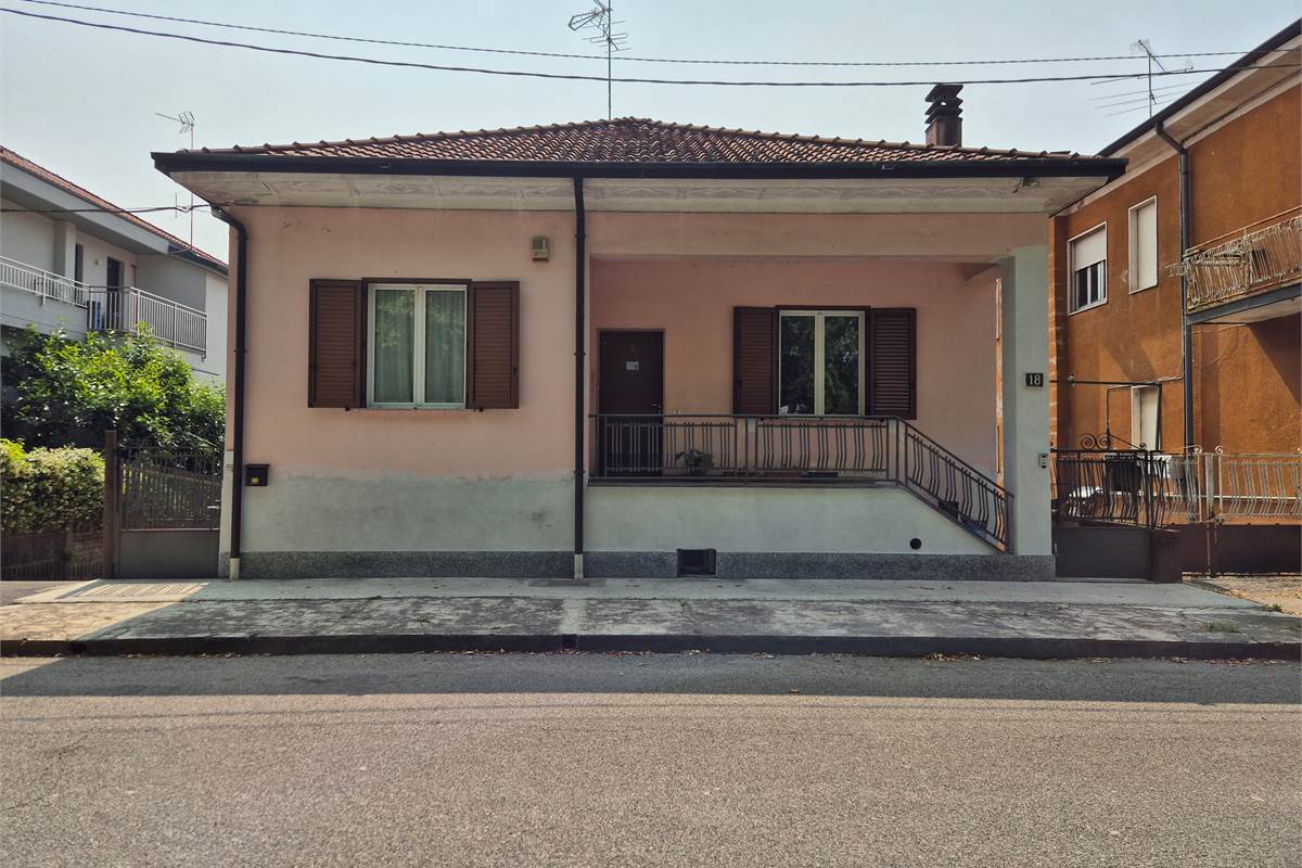Villa singola con due appartamenti Cesano Maderno