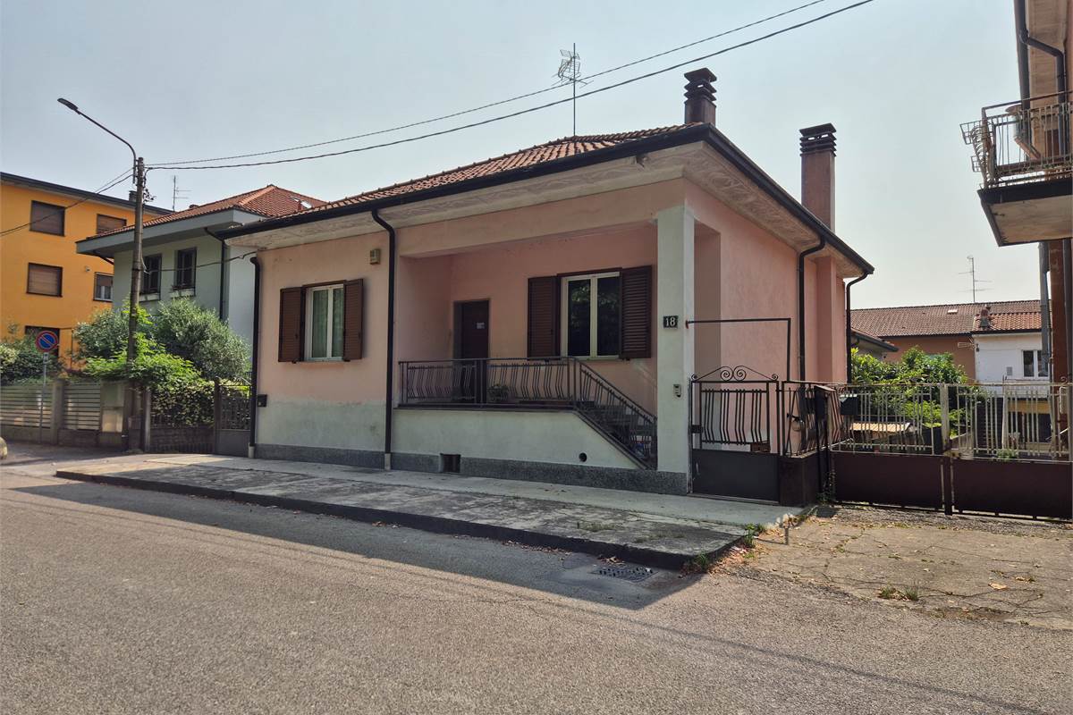 Villa singola con due appartamenti Cesano Maderno