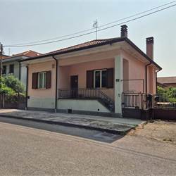 Villa singola con due appartamenti Cesano Maderno