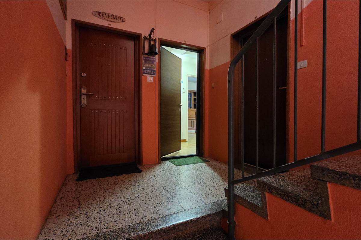 Varese bilocale con cantina al piano rialzato 