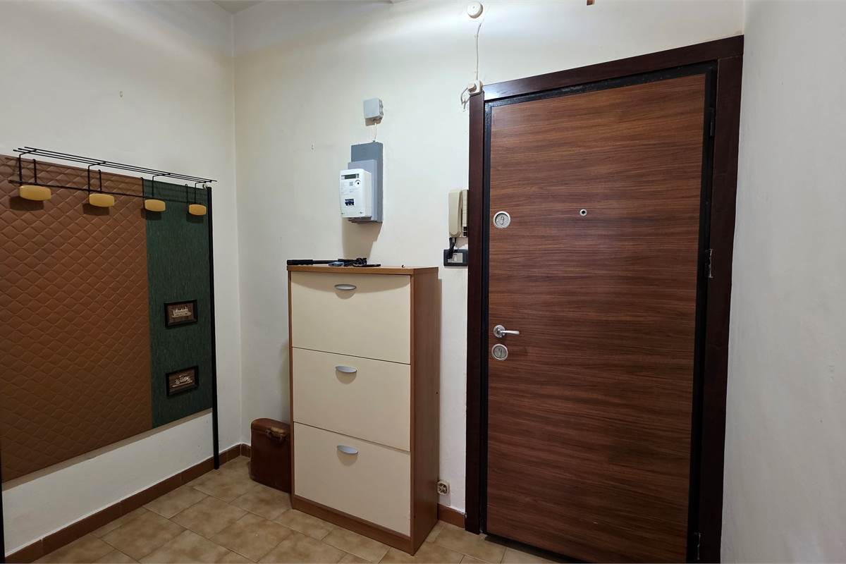 Varese bilocale con cantina al piano rialzato 