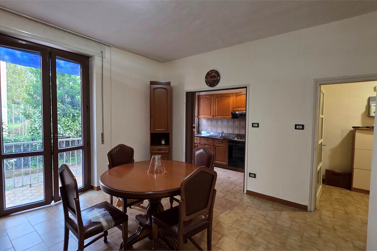 Varese bilocale con cantina al piano rialzato 