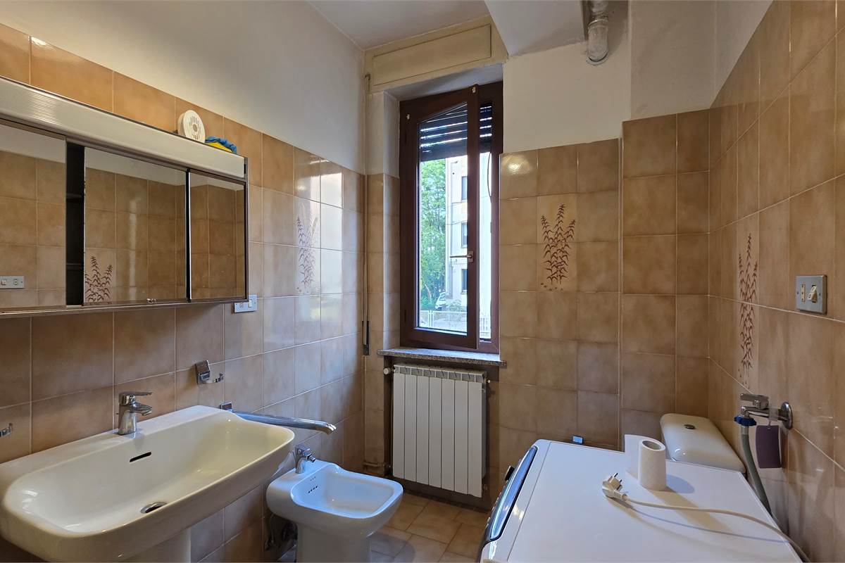 Varese bilocale con cantina al piano rialzato 