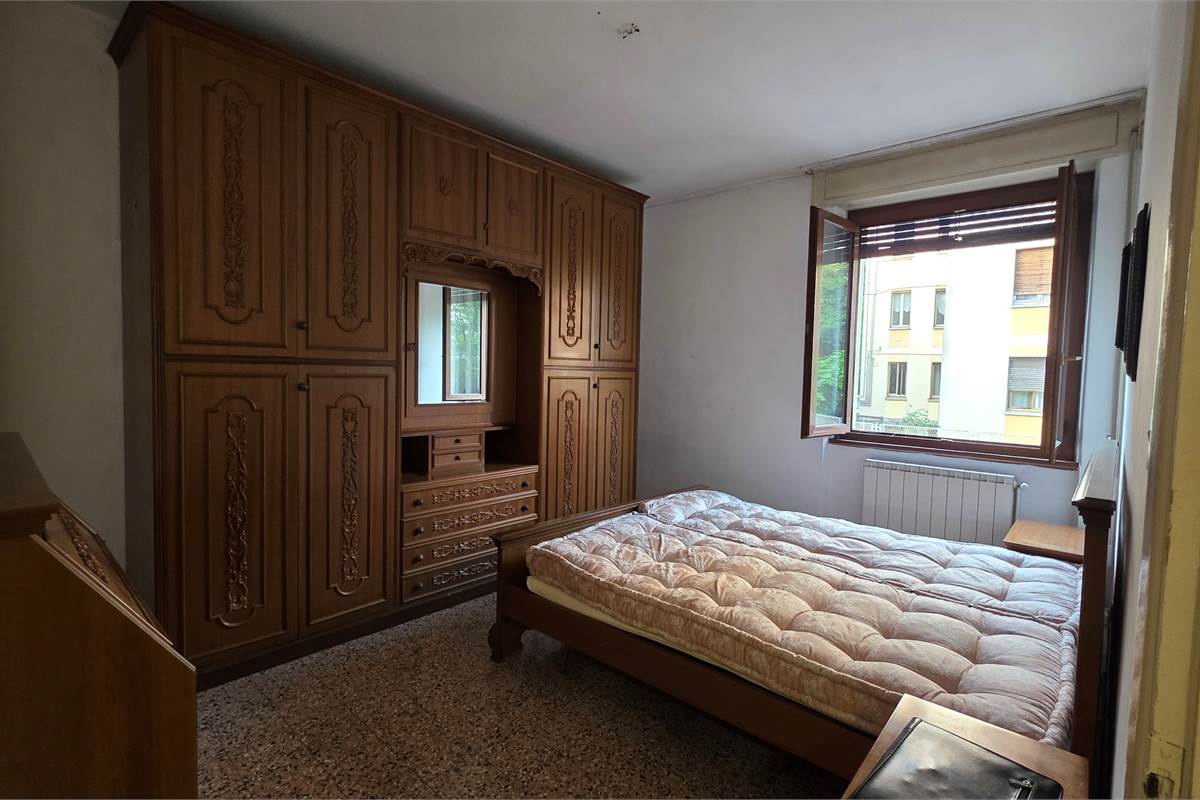 Varese bilocale con cantina al piano rialzato 