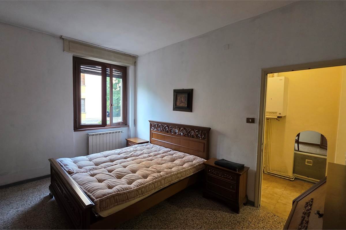 Varese bilocale con cantina al piano rialzato 