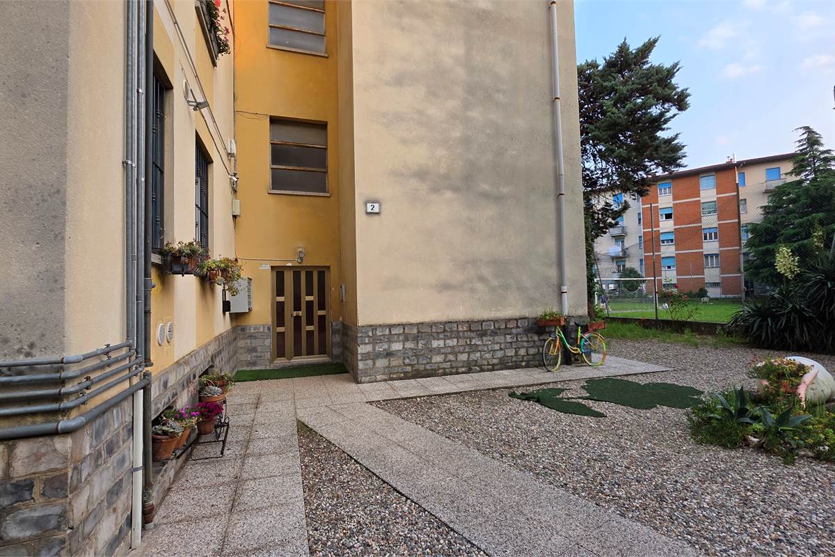 Varese bilocale con cantina al piano rialzato 