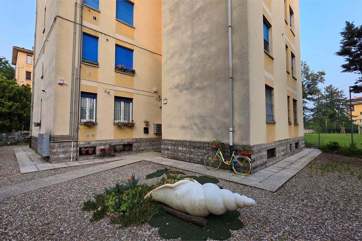 Varese bilocale con cantina al piano rialzato 