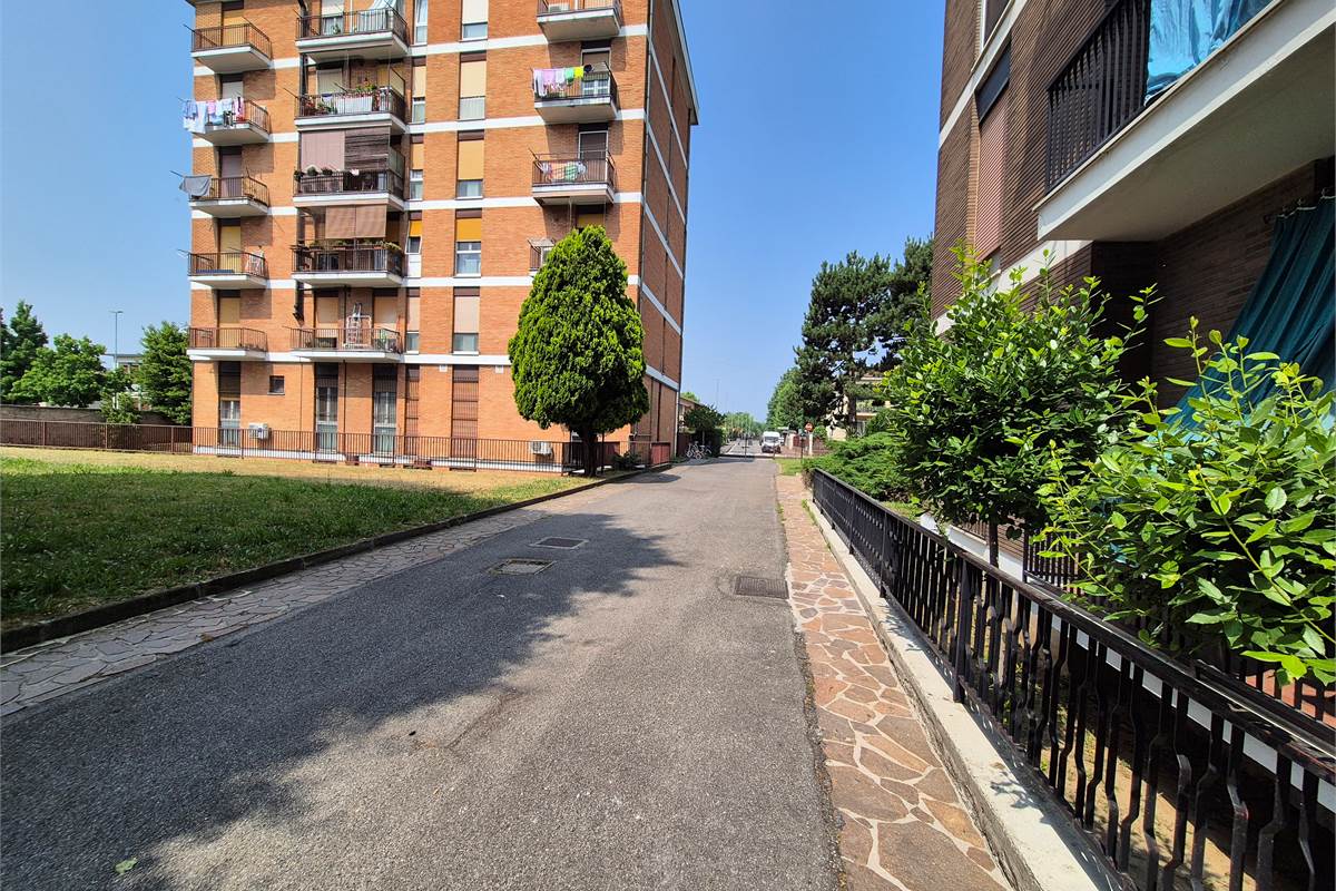 Trilocale con autorimessa e cantina