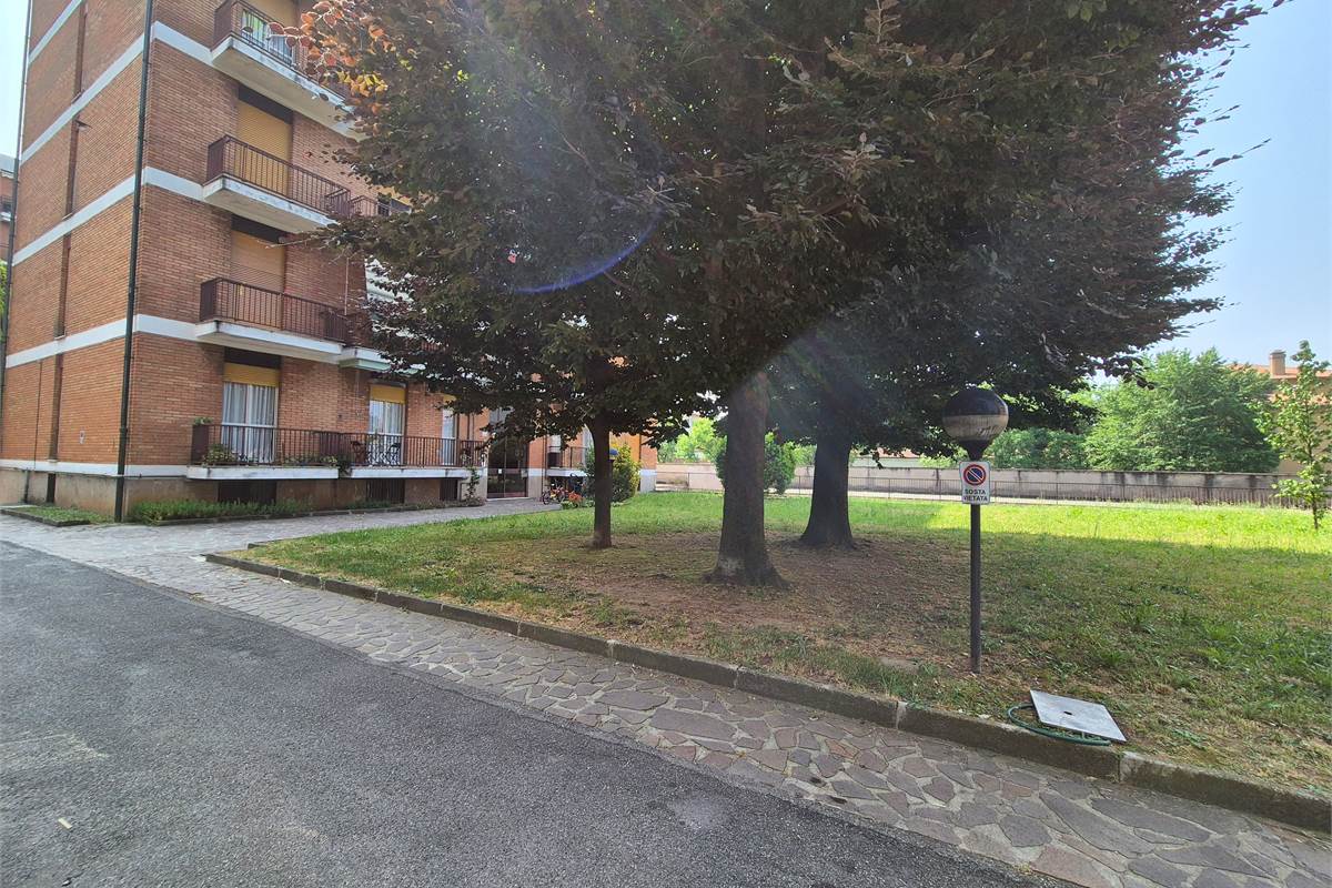 Trilocale con autorimessa e cantina
