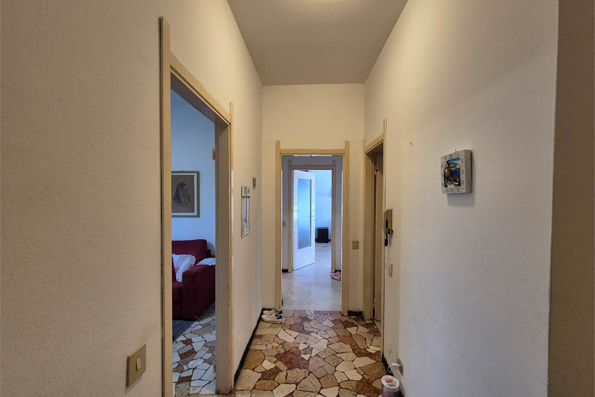 Trilocale con autorimessa e cantina