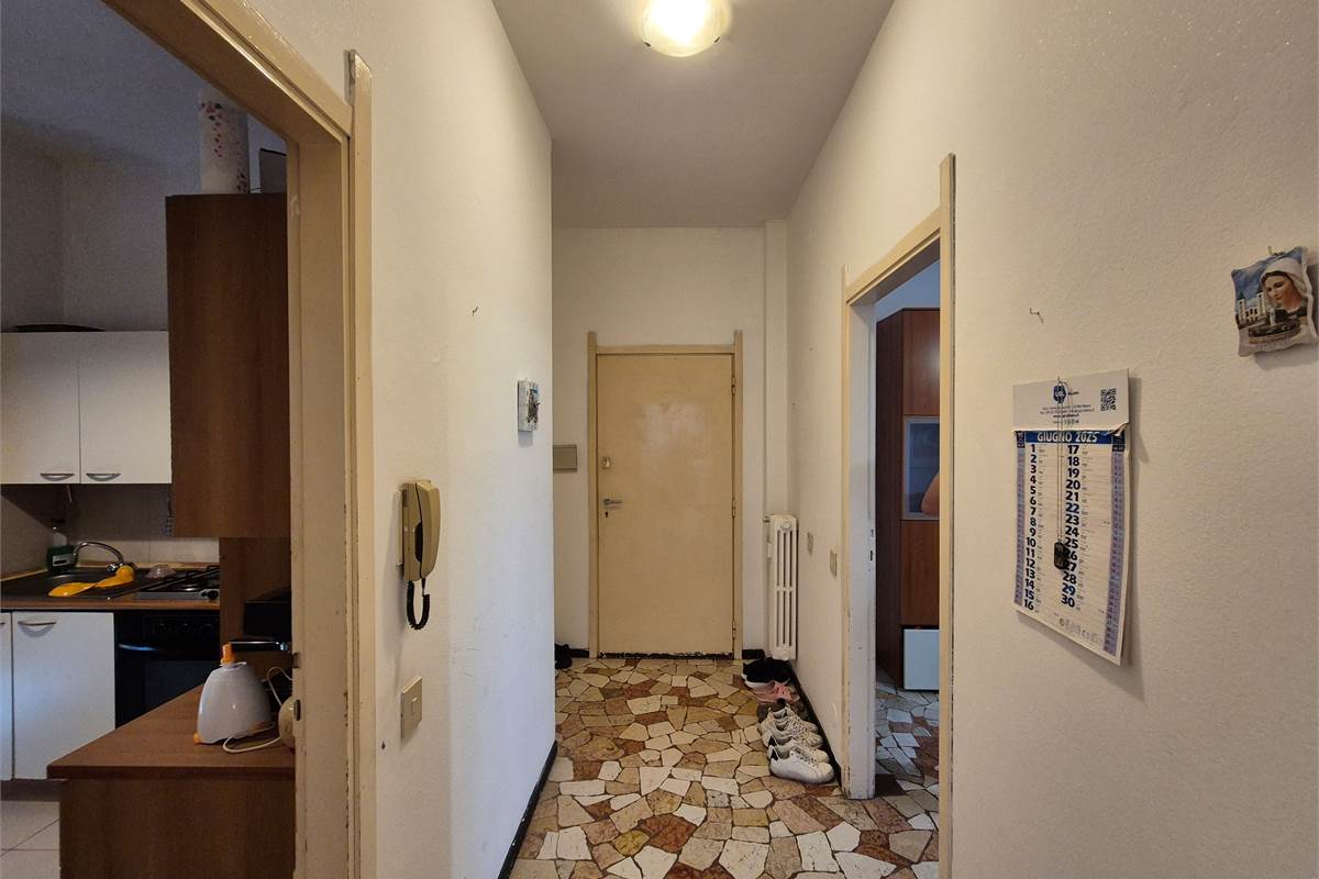 Trilocale con autorimessa e cantina