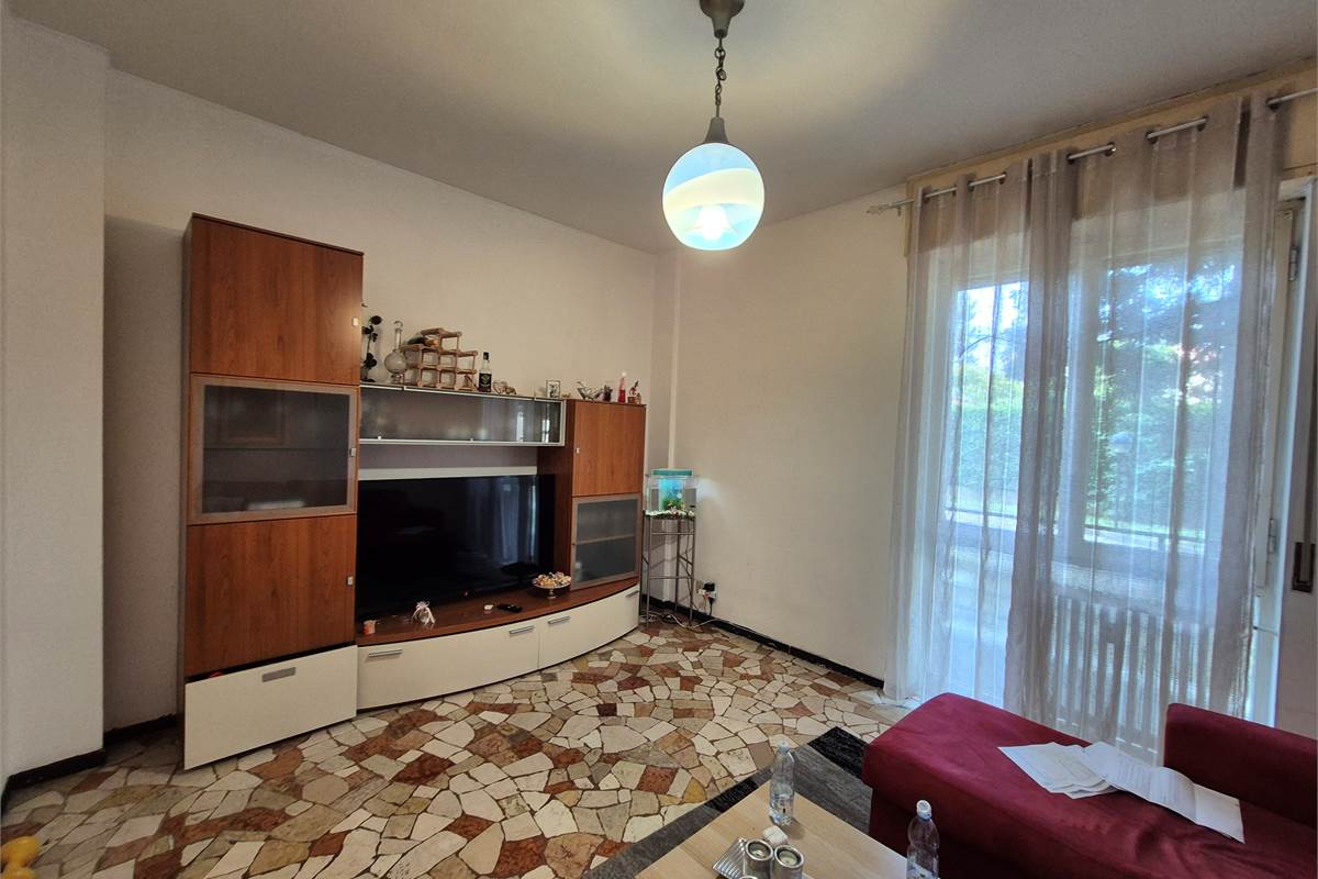 Trilocale con autorimessa e cantina