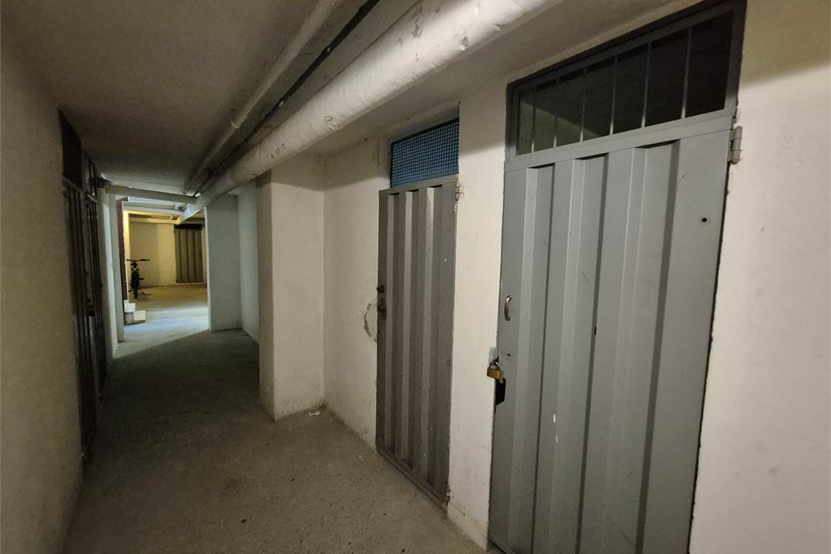 Trilocale con autorimessa e cantina