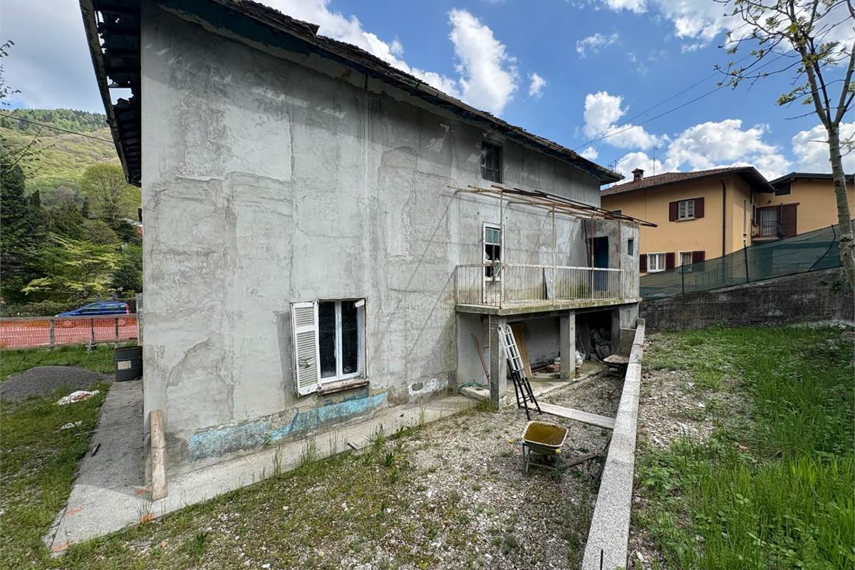 Villa Singola a Lasnigo 