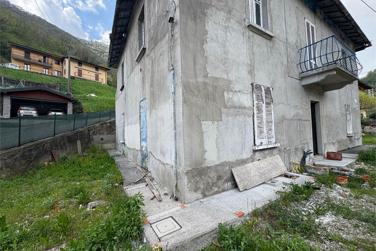 Villa Singola a Lasnigo 